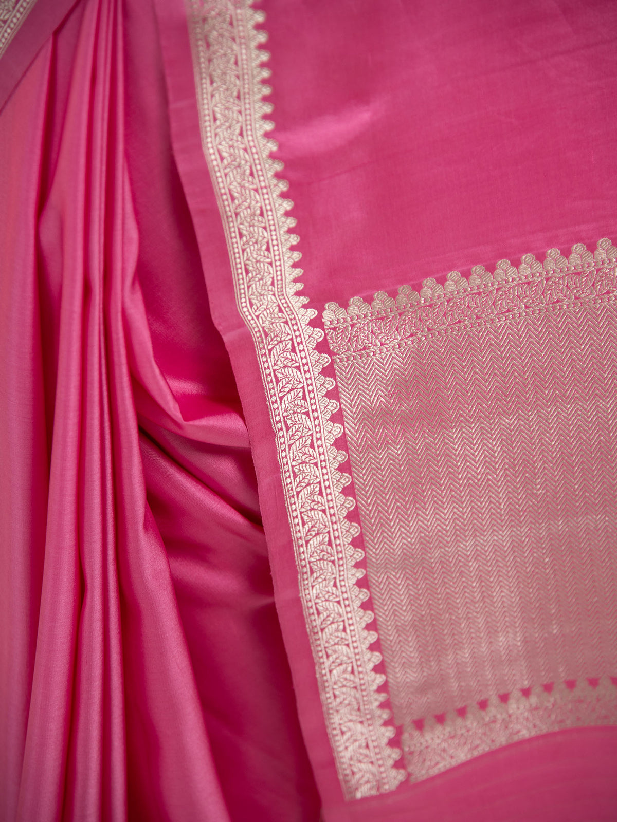 Pink Shikargah Boota Satin Silk Handloom Banarasi Saree - Sacred Weaves