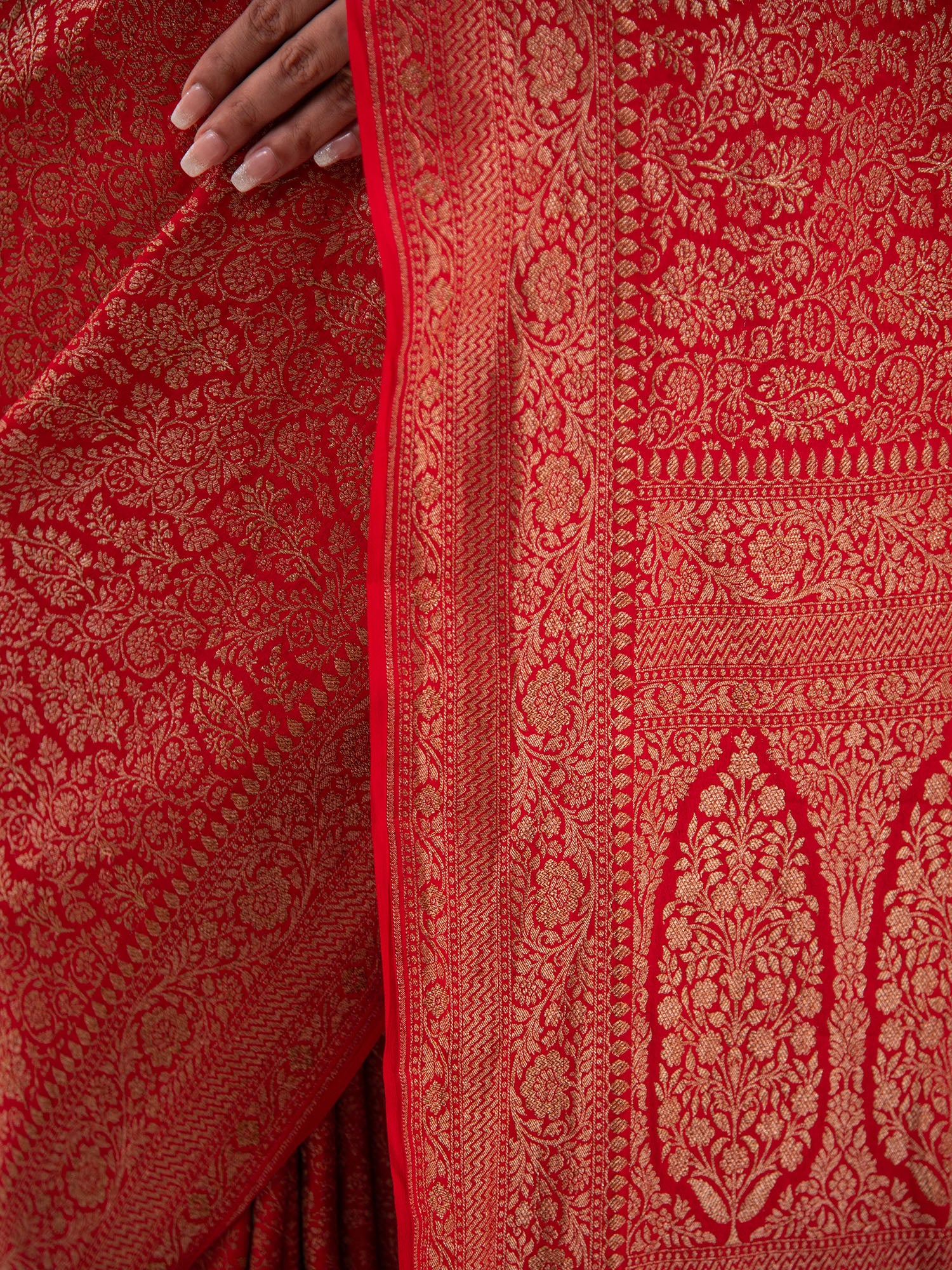 Red Jaal Crepe Silk Handloom Banarasi Saree - Sacred Weaves