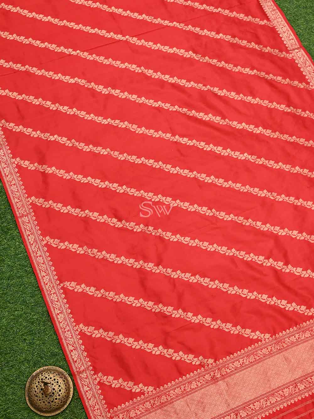 Red Leheriya Katan Silk Handloom Banarasi Dupatta - Sacred Weaves