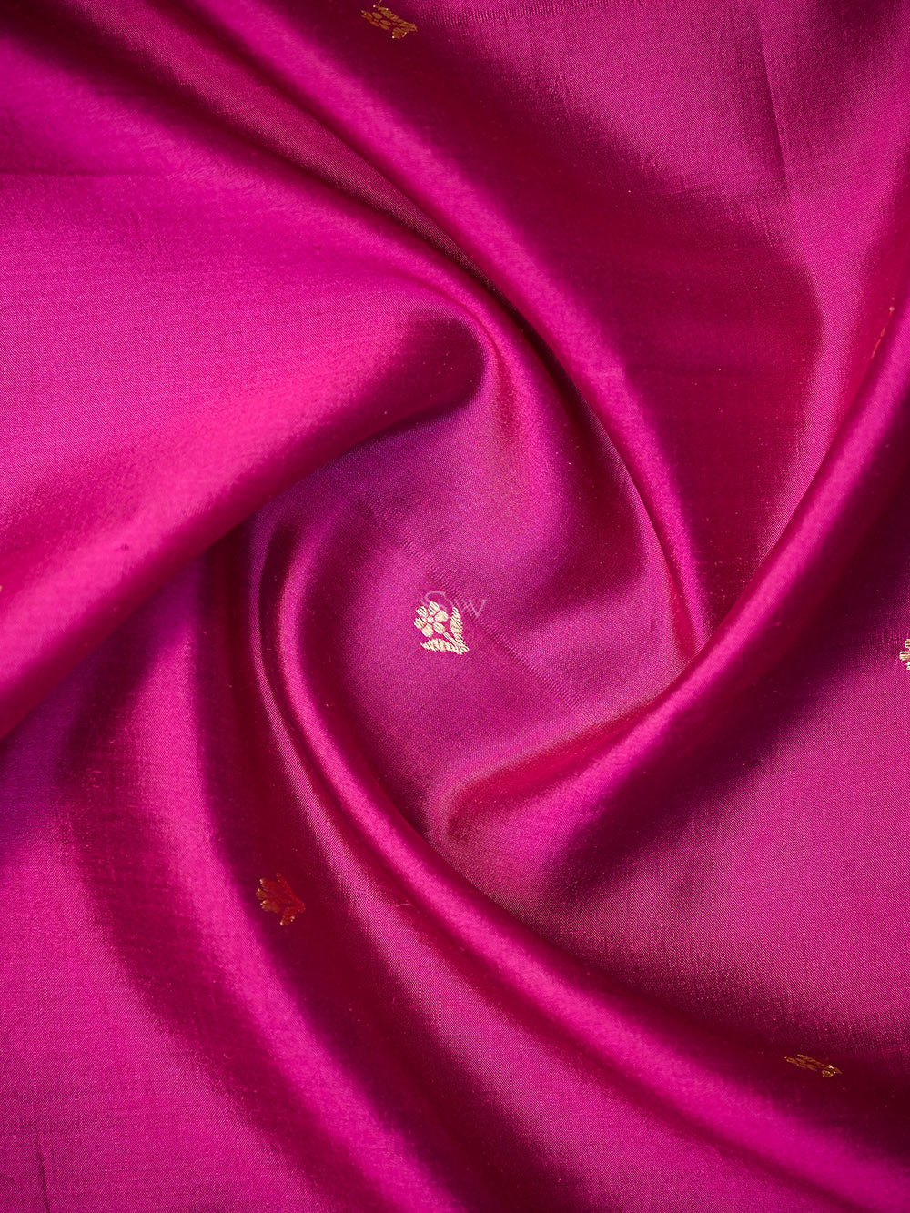 Magenta Booti Katan Silk Handloom Banarasi Saree