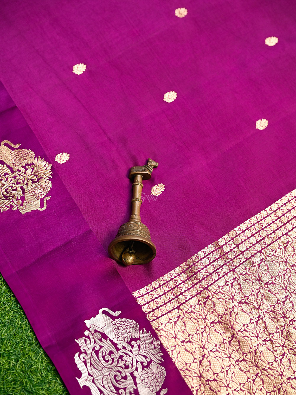 Dark Magenta Booti Katan Silk Handloom Banarasi Saree