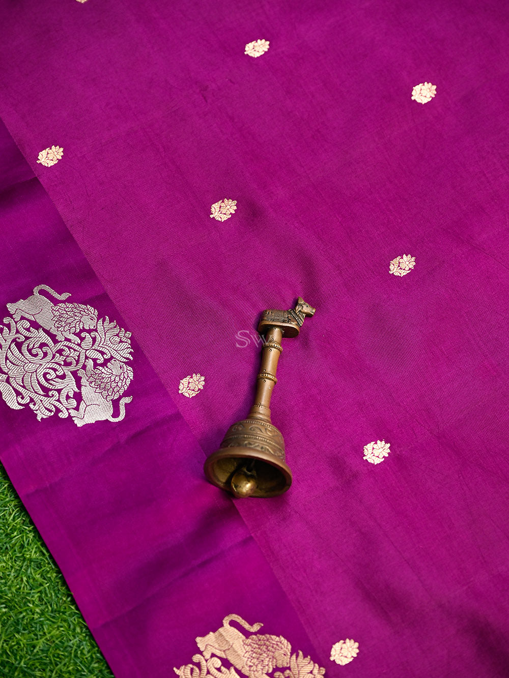 Dark Magenta Booti Katan Silk Handloom Banarasi Saree