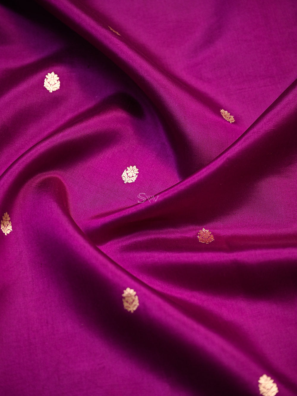 Dark Magenta Booti Katan Silk Handloom Banarasi Saree