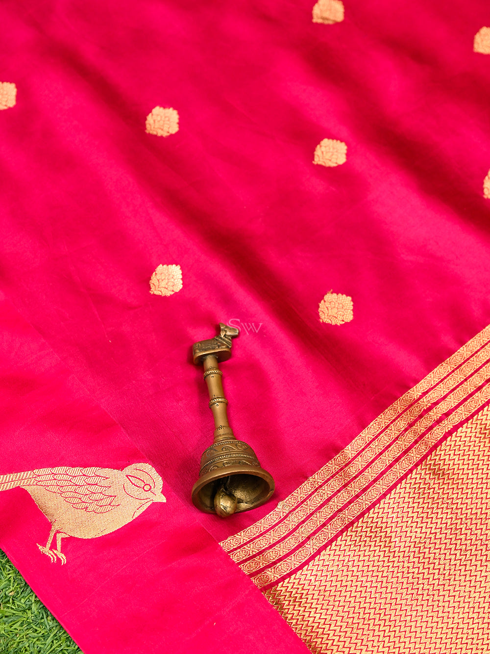 Dark Pink Booti Katan Silk Handloom Banarasi Saree