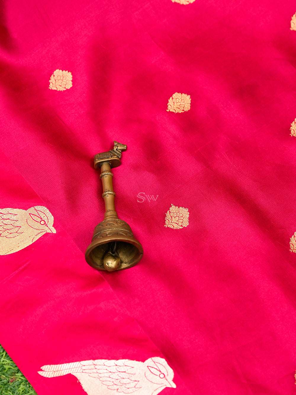 Dark Pink Booti Katan Silk Handloom Banarasi Saree
