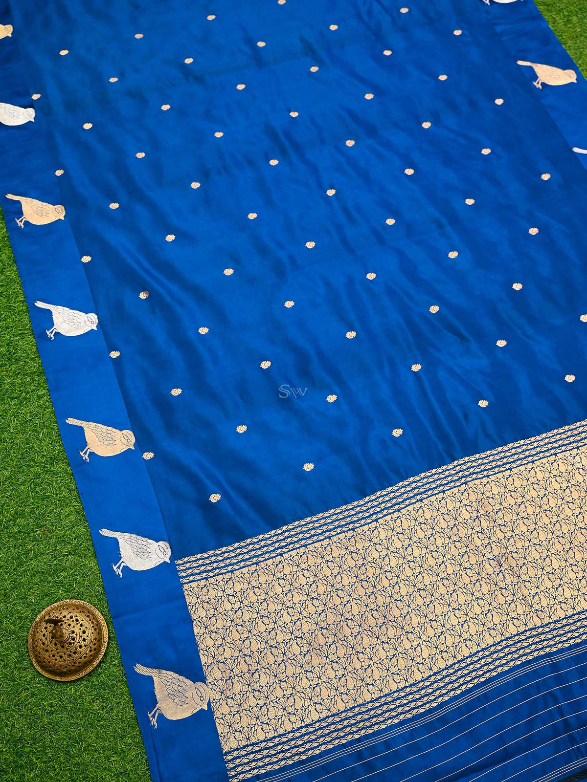 Midnight Blue Booti Katan Silk Handloom Banarasi Saree
