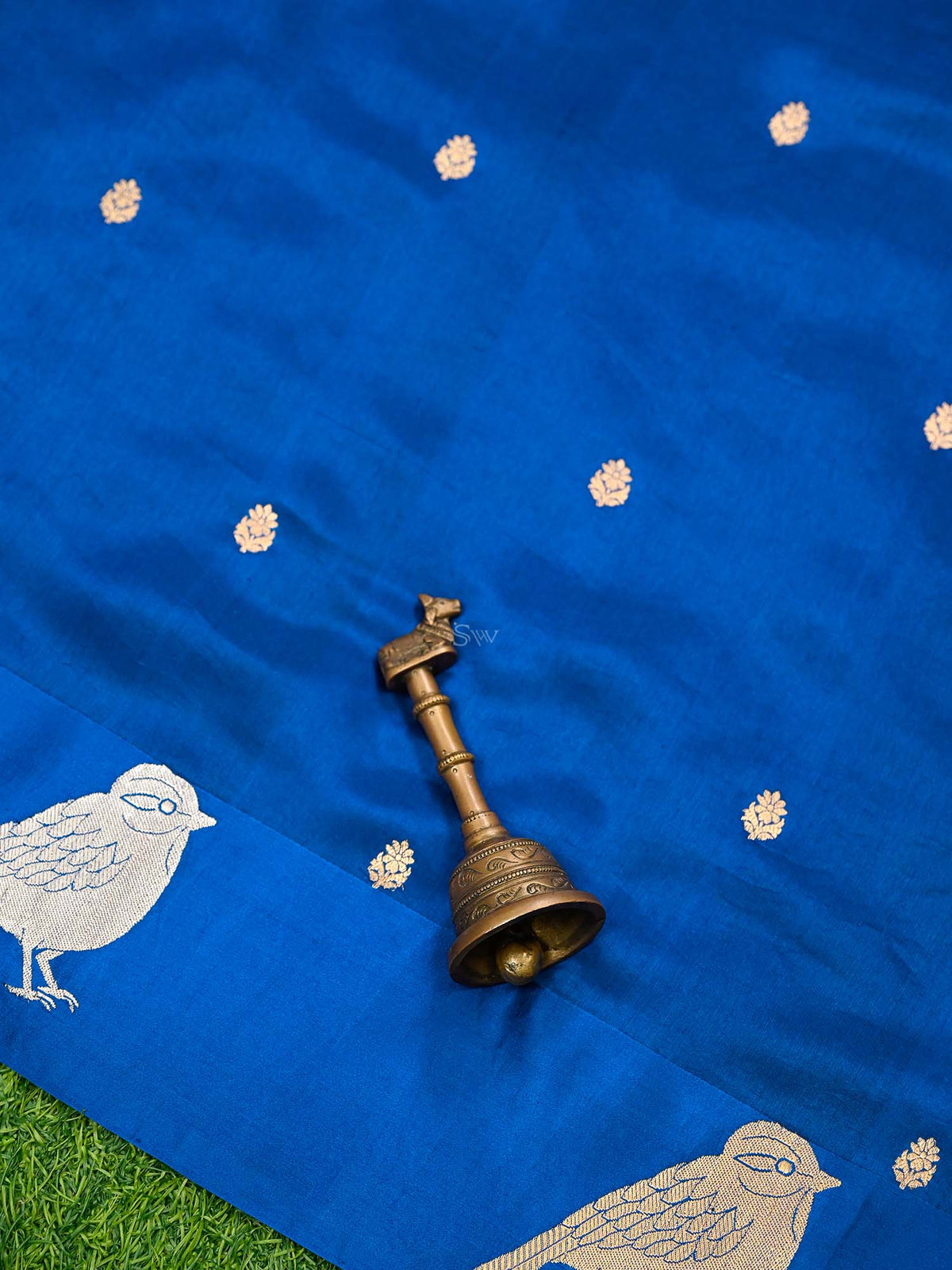 Midnight Blue Booti Katan Silk Handloom Banarasi Saree