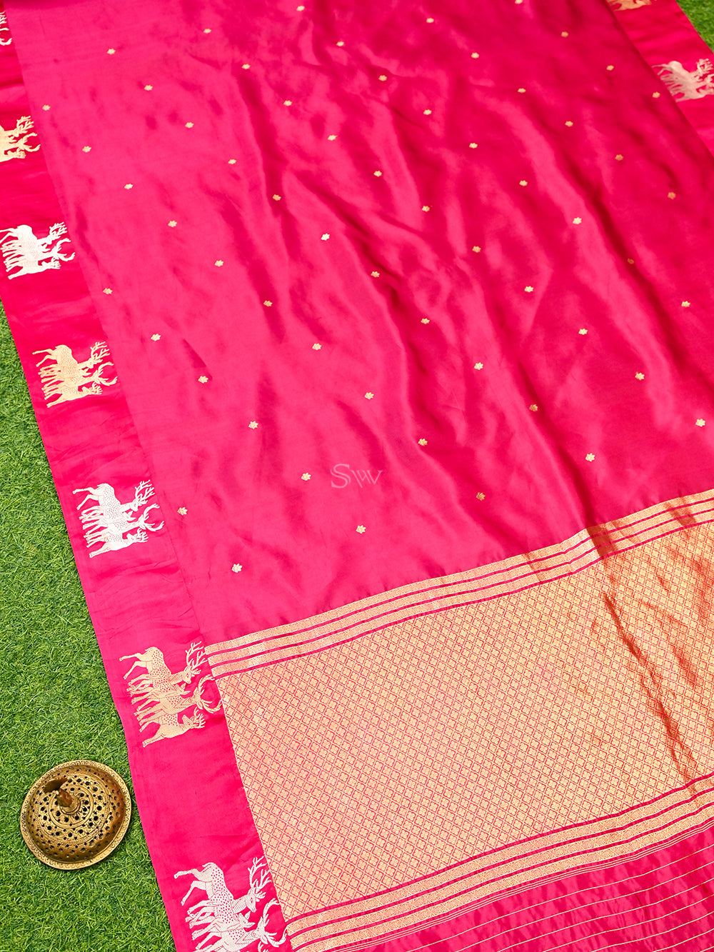 Dark Pink Booti Katan Silk Handloom Banarasi Saree
