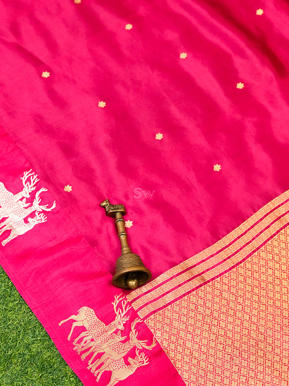 Dark Pink Booti Katan Silk Handloom Banarasi Saree
