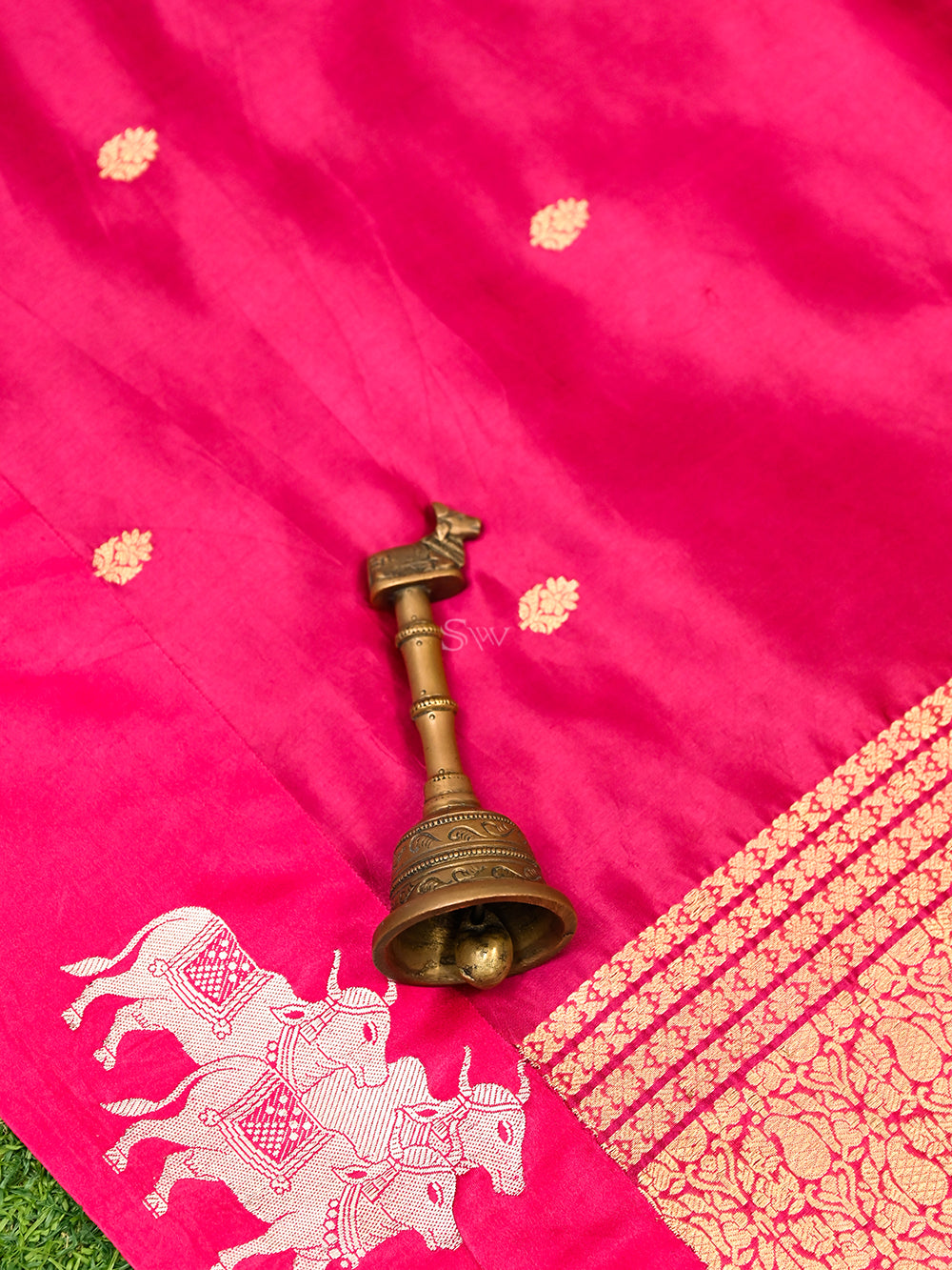 Dark Pink Booti Katan Silk Handloom Banarasi Saree