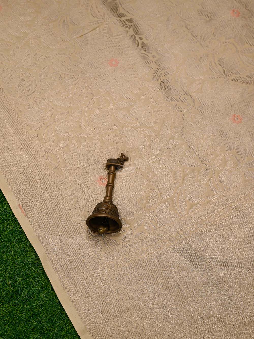 Cream Meenakari Silk Brocade Handloom Banarasi Saree