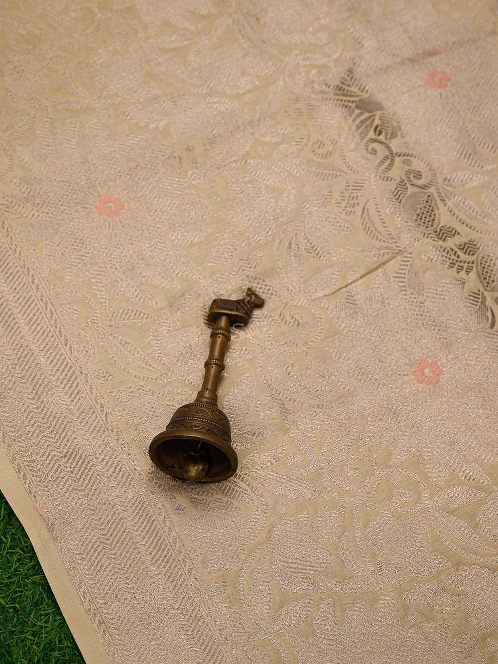 Cream Meenakari Silk Brocade Handloom Banarasi Saree