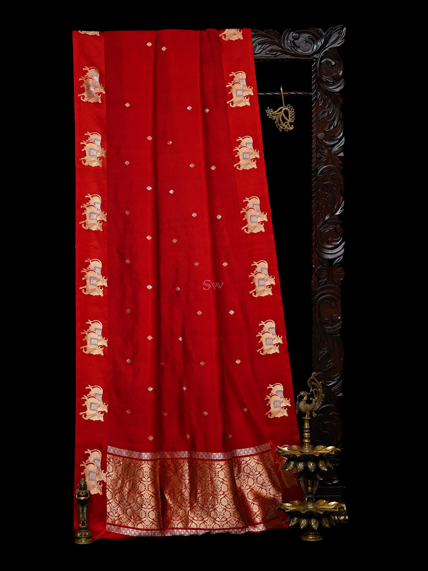 Red Booti Katan Silk Handloom Banarasi Saree - Sacred Weaves