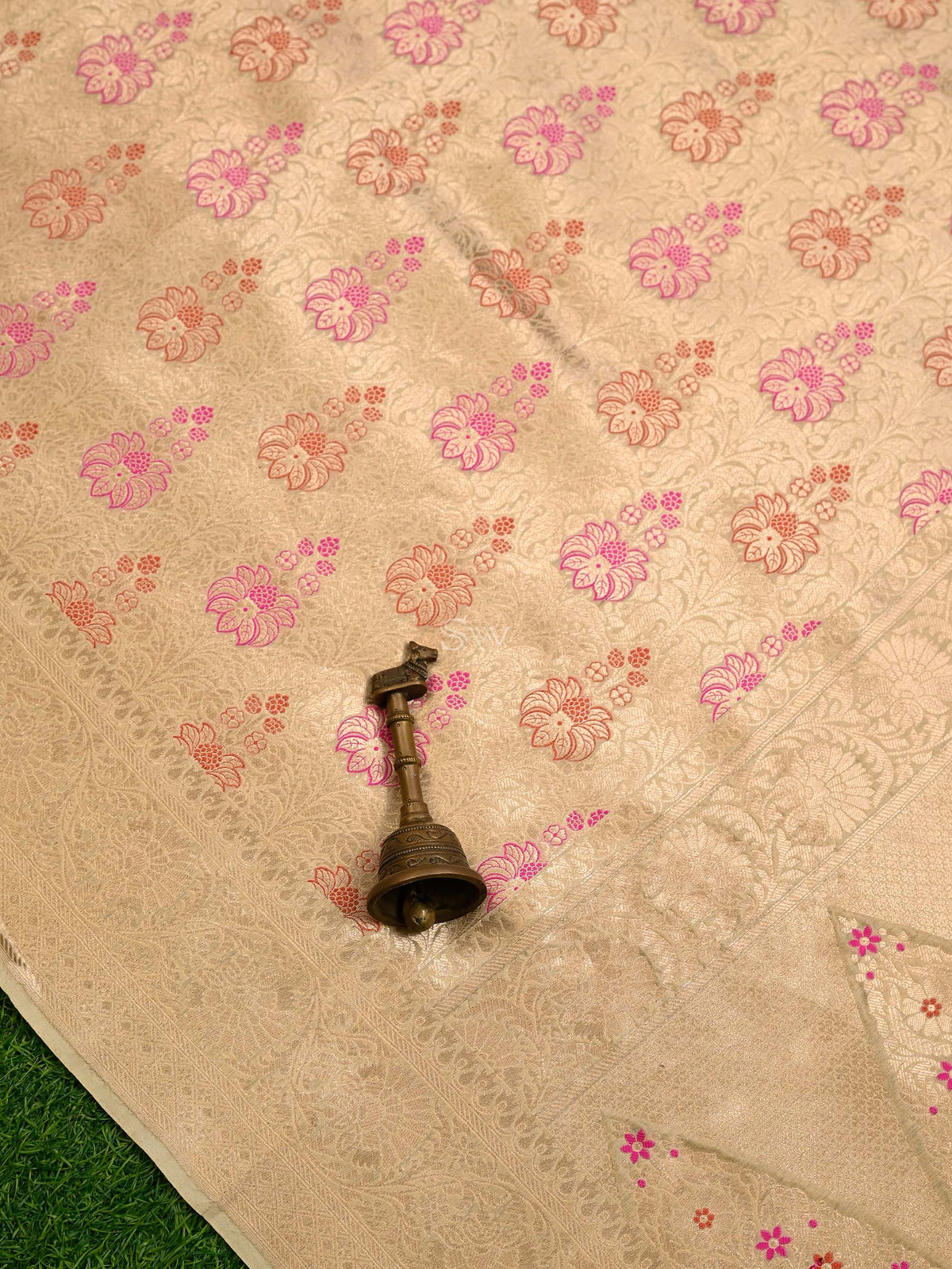 Cream Meenakari Silk Brocade Handloom Banarasi Saree