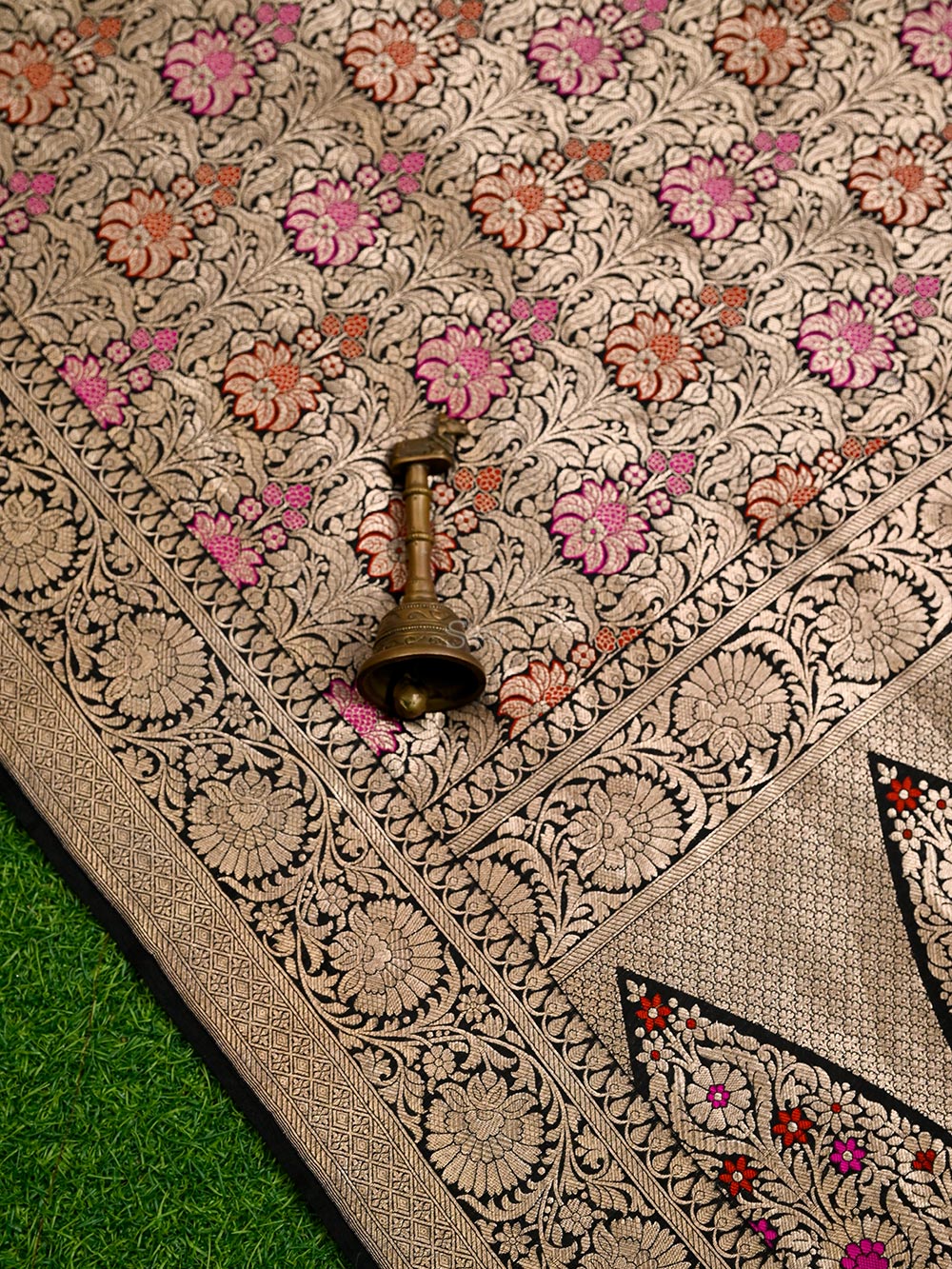 Black Meenakari Silk Brocade Handloom Banarasi Saree