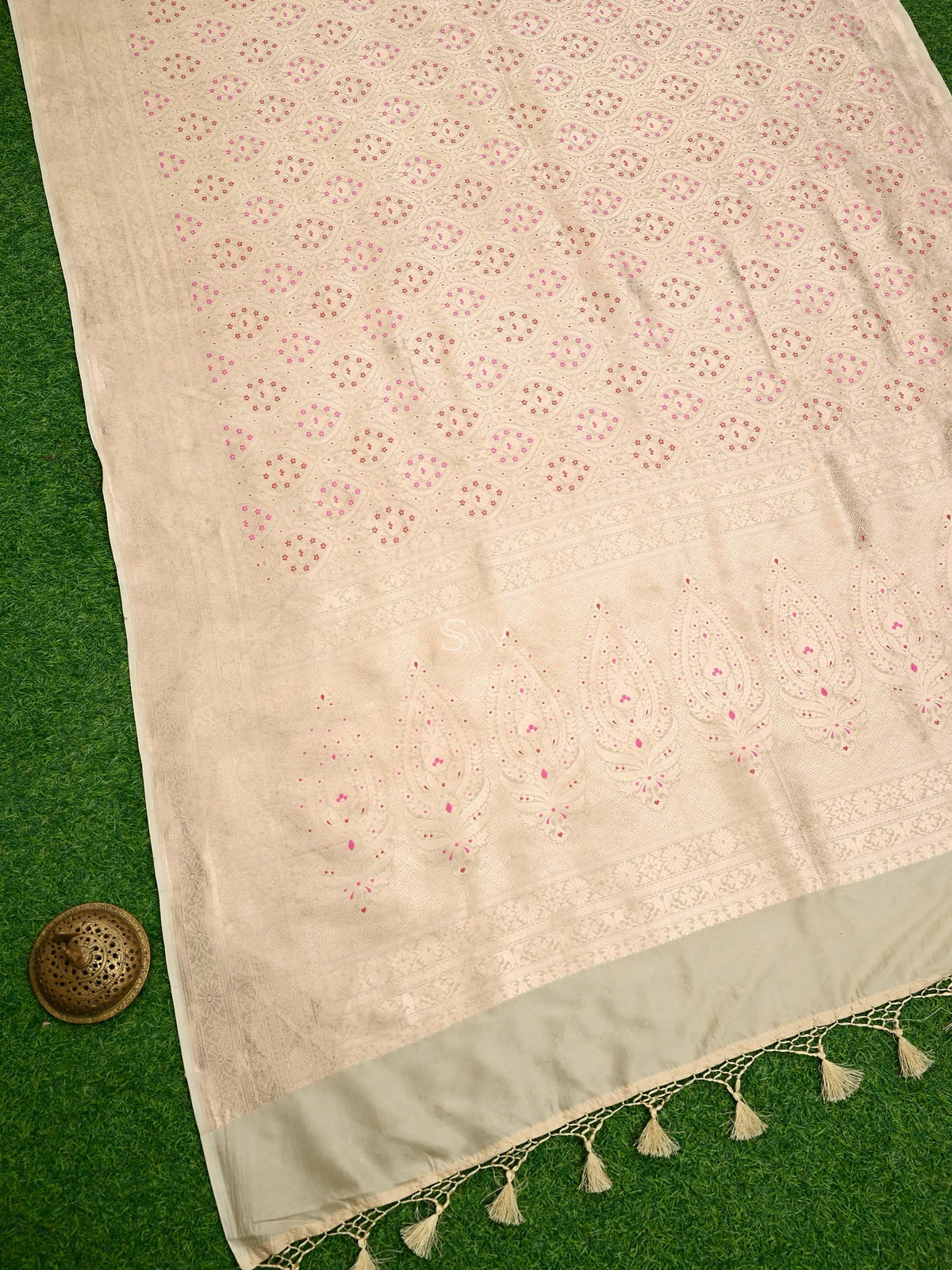 Cream Meenakari Silk Brocade Handloom Banarasi Saree
