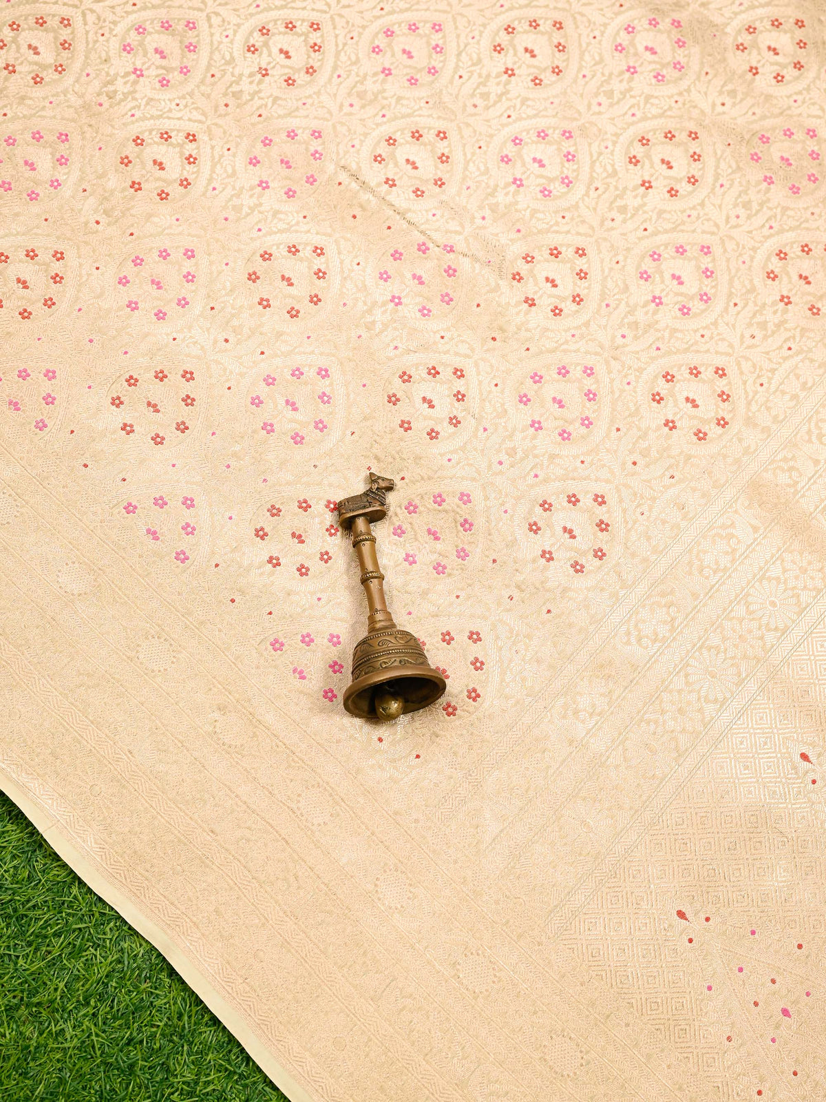 Cream Meenakari Silk Brocade Handloom Banarasi Saree
