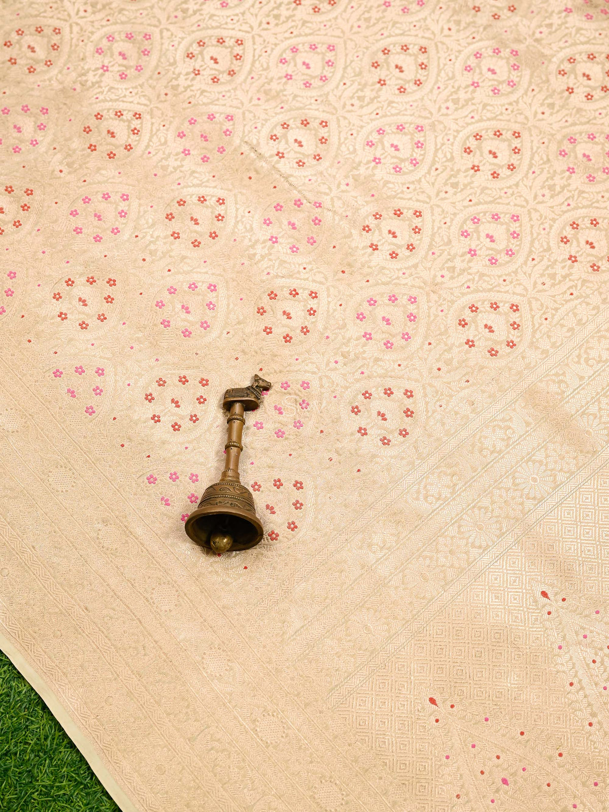 Cream Meenakari Silk Brocade Handloom Banarasi Saree