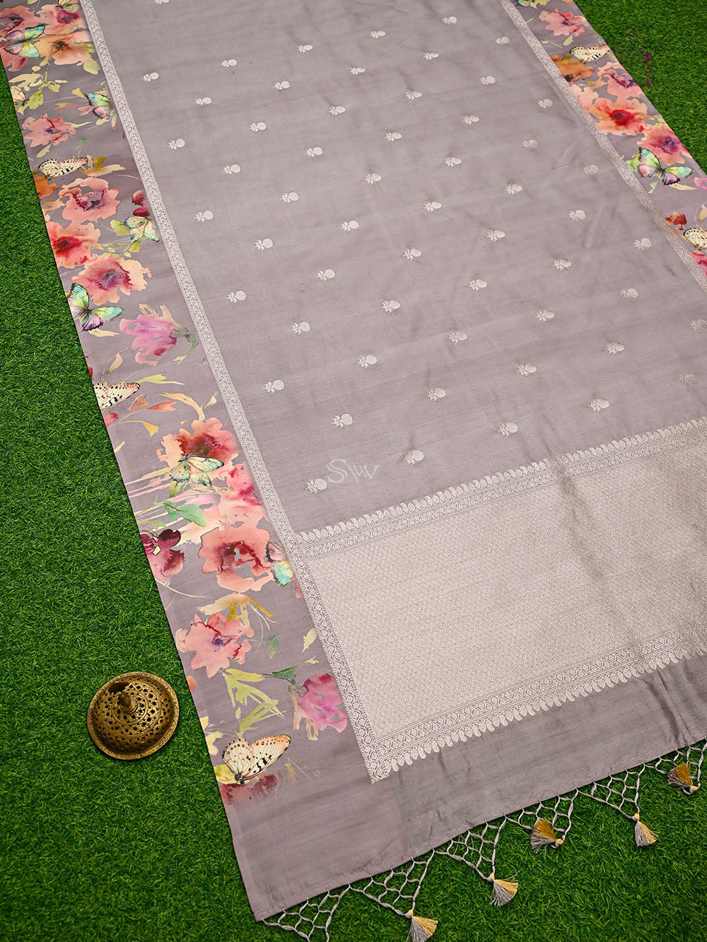 Lilac Silver Booti Tussar Silk Handloom Banarasi Saree