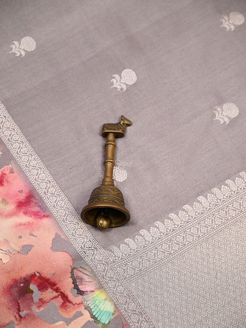 Lilac Silver Booti Tussar Silk Handloom Banarasi Saree