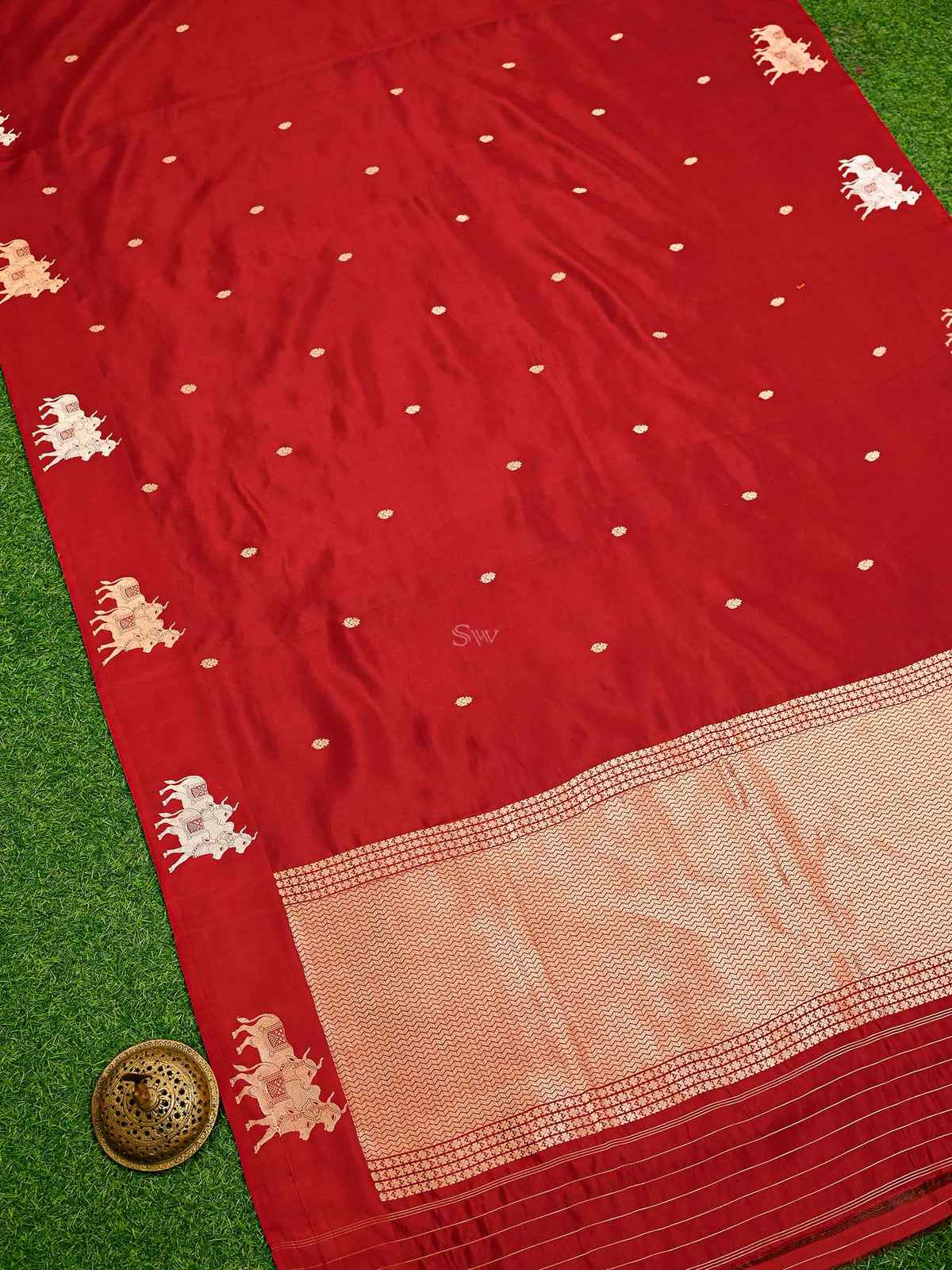 Maroon Booti Katan Silk Handloom Banarasi Saree