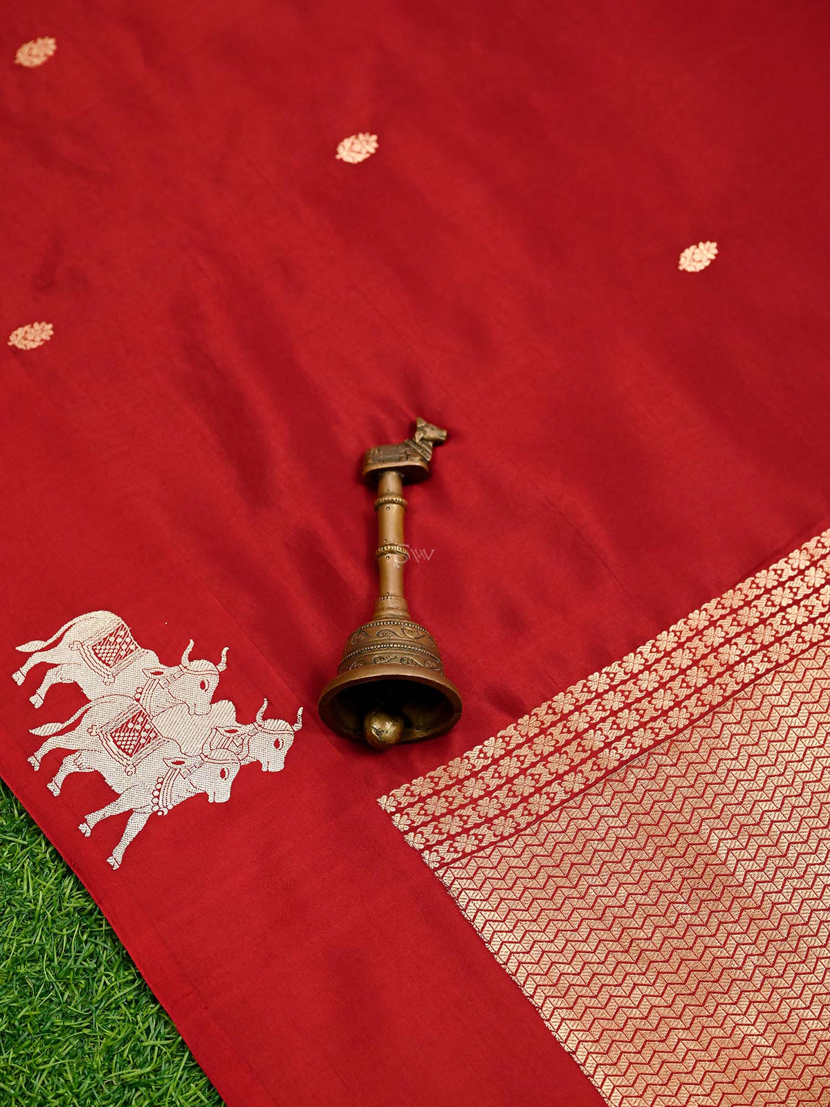 Maroon Booti Katan Silk Handloom Banarasi Saree