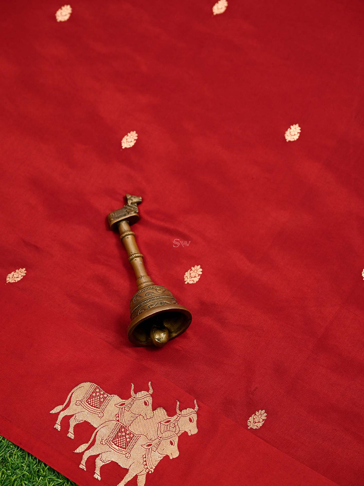 Maroon Booti Katan Silk Handloom Banarasi Saree