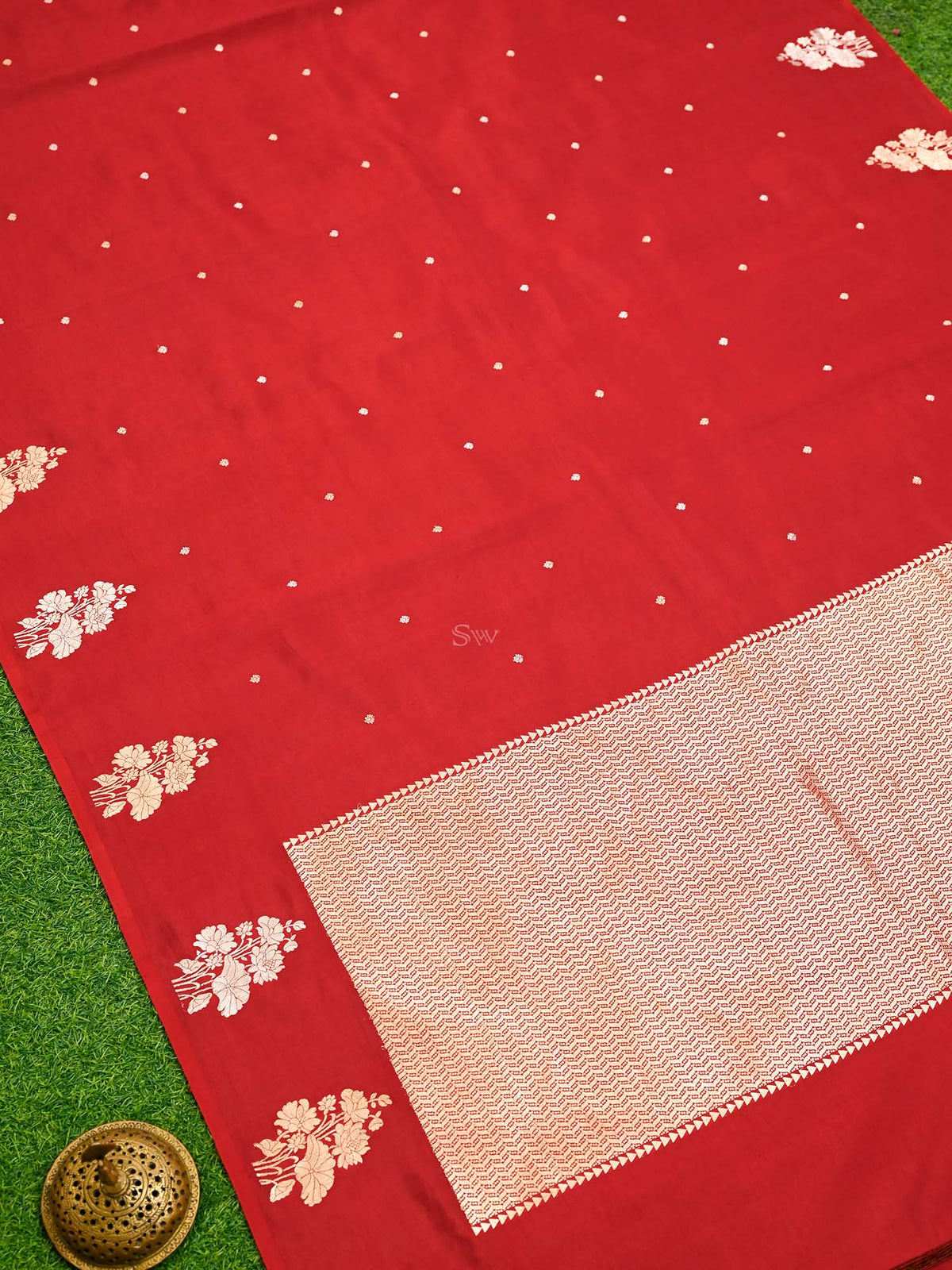 Maroon Booti Katan Silk Handloom Banarasi Saree
