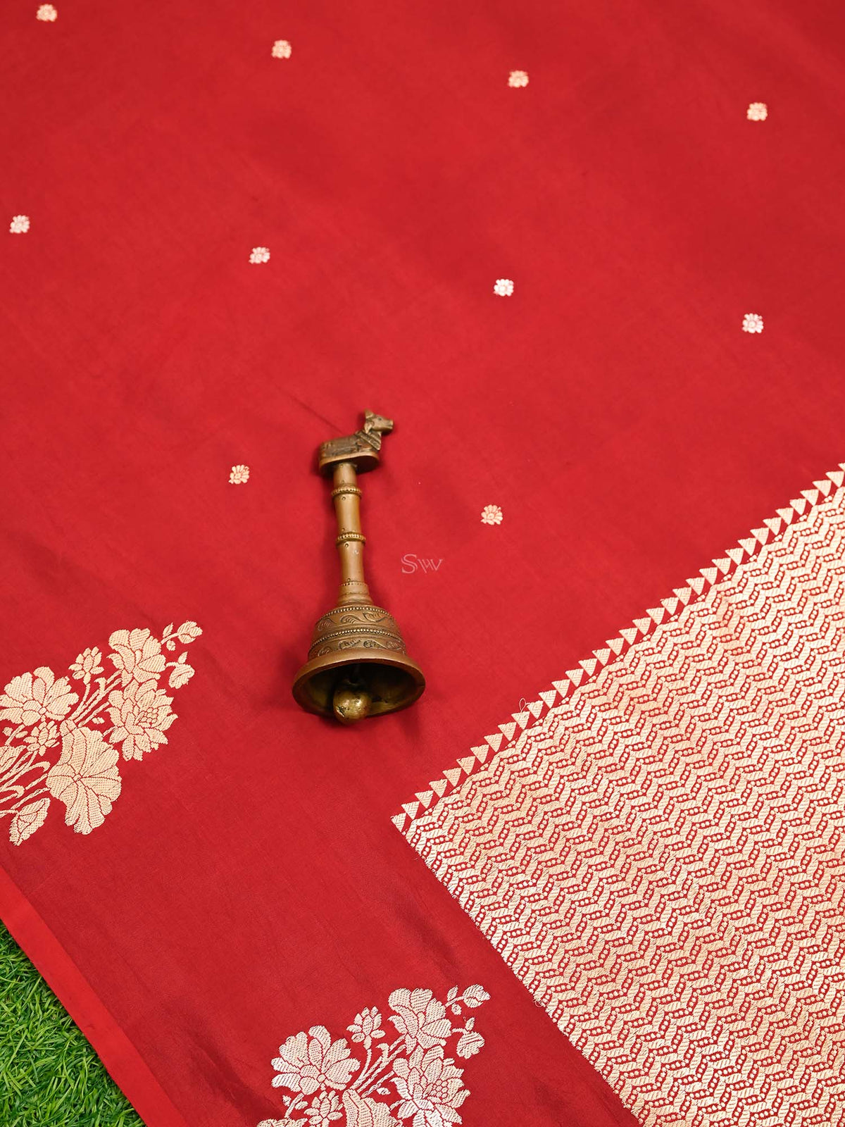 Maroon Booti Katan Silk Handloom Banarasi Saree