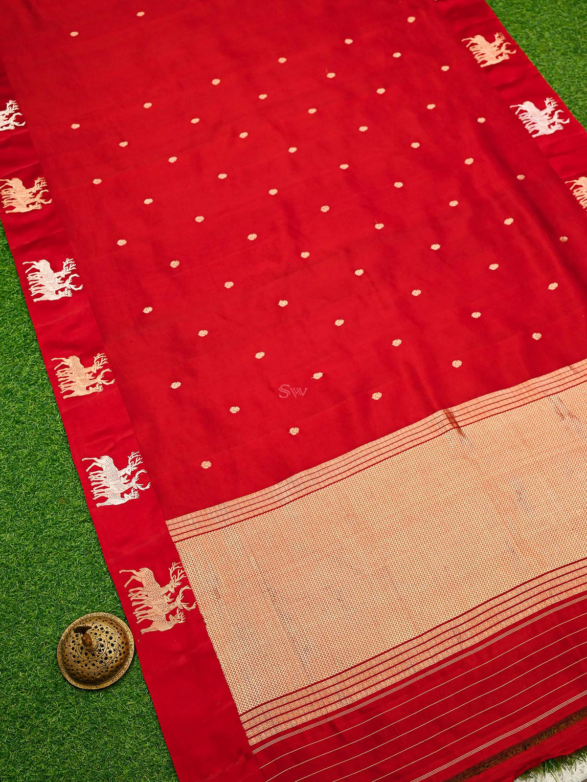 Red Booti Katan Silk Handloom Banarasi Saree