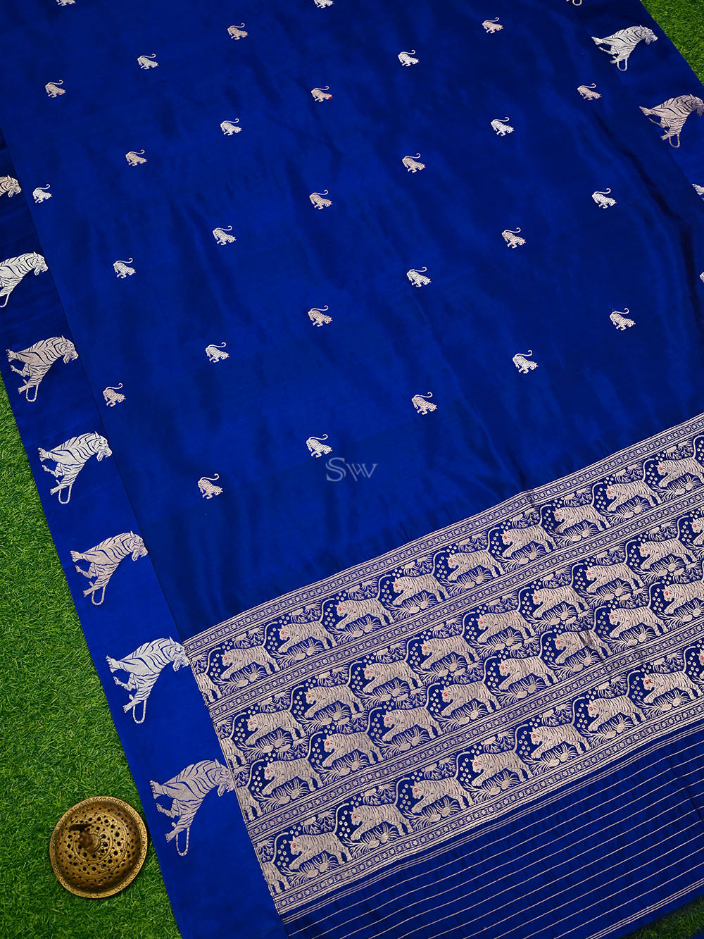 Dark Royal Blue Meenakari Booti Katan Silk Handloom Banarasi Saree - Sacred Weaves