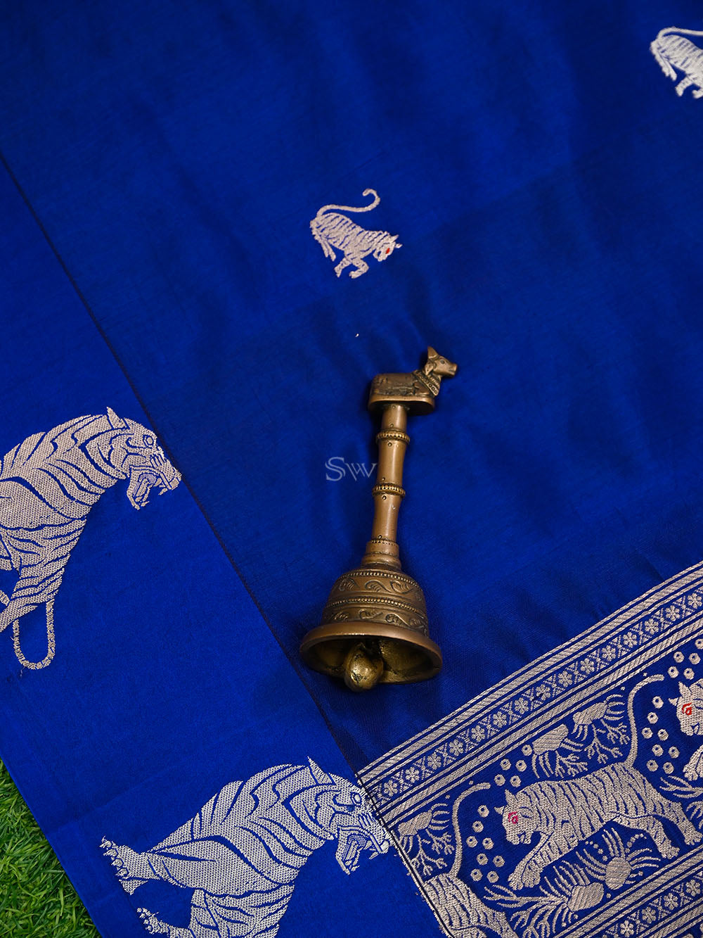 Dark Royal Blue Meenakari Booti Katan Silk Handloom Banarasi Saree - Sacred Weaves