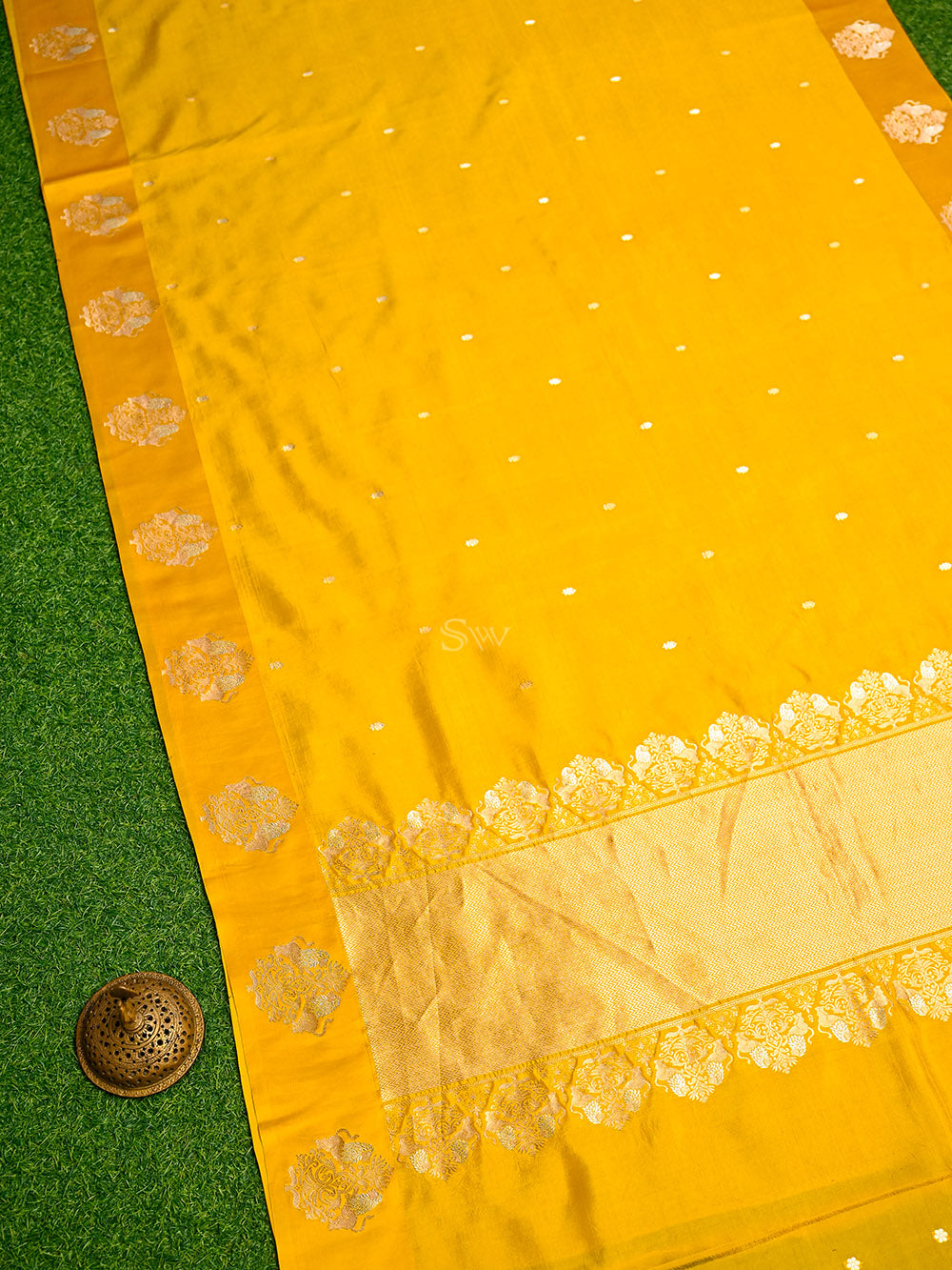 Mustard Booti Katan Silk Handloom Banarasi Saree