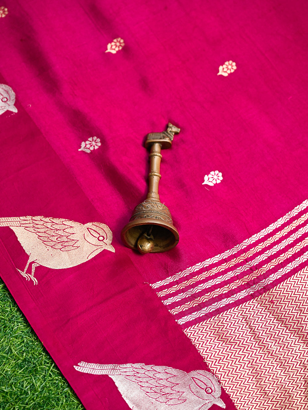 Magenta Booti Katan Silk Handloom Banarasi Saree