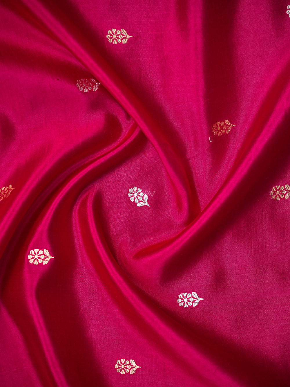 Magenta Booti Katan Silk Handloom Banarasi Saree