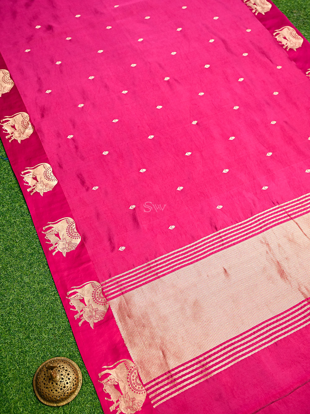 Dark Pink Booti Katan Silk Handloom Banarasi Saree