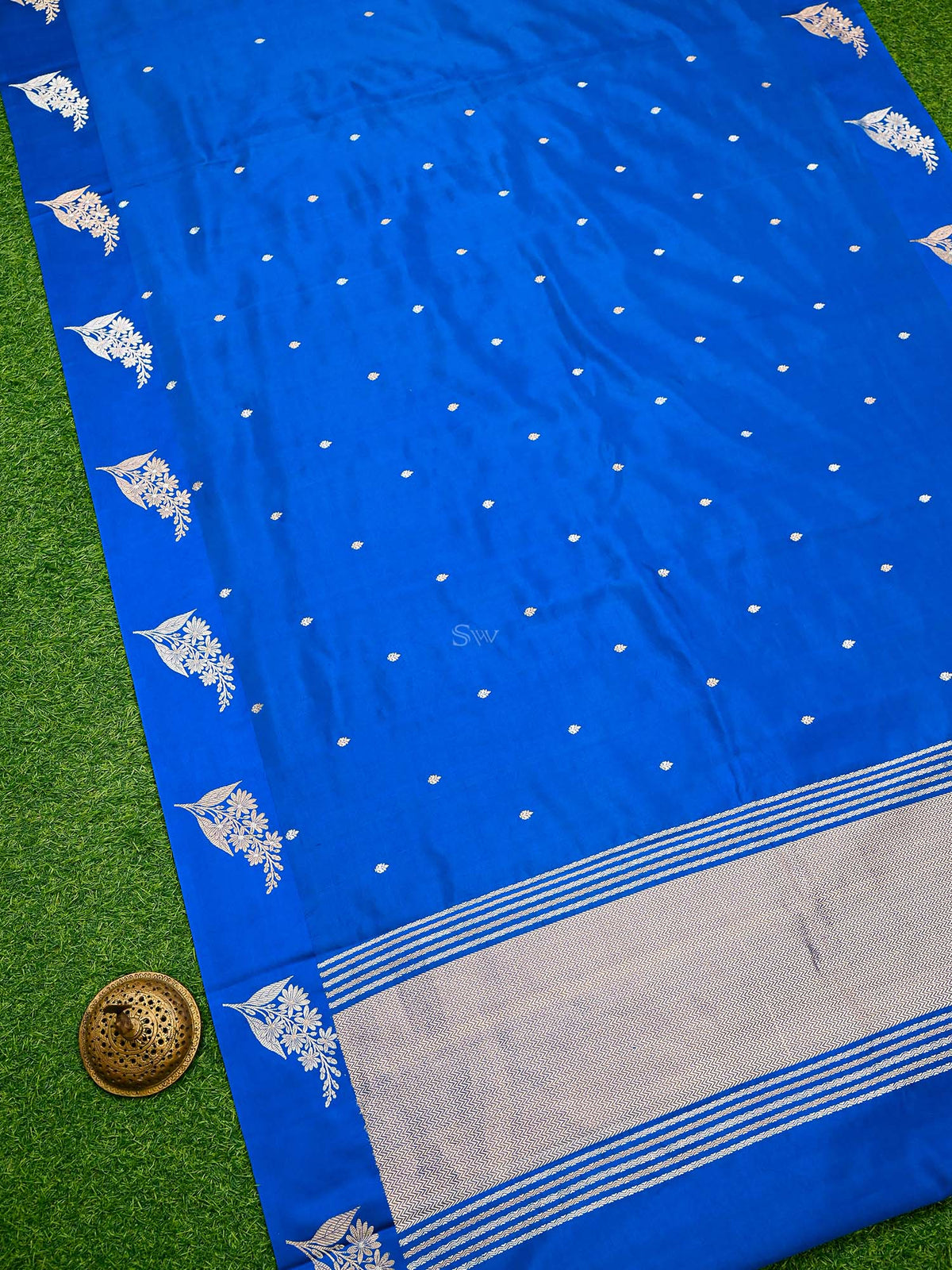 Royal Blue Booti Katan Silk Handloom Banarasi Saree