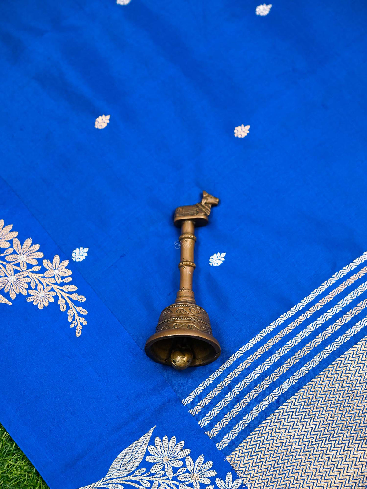 Royal Blue Booti Katan Silk Handloom Banarasi Saree