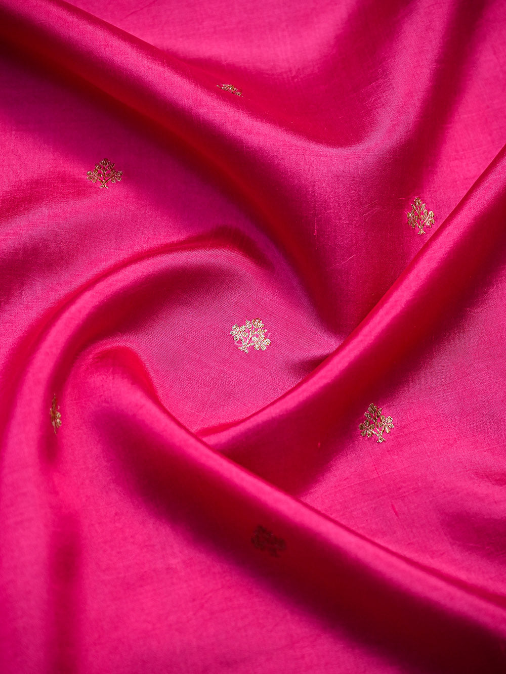Magenta Booti Katan Silk Handloom Banarasi Saree