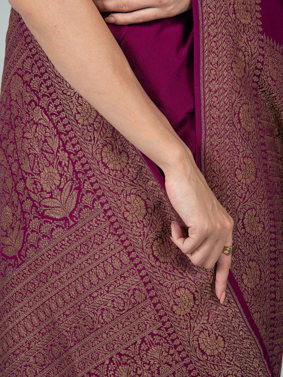 Dark Magenta Plain Crepe Silk Handloom Banarasi Saree