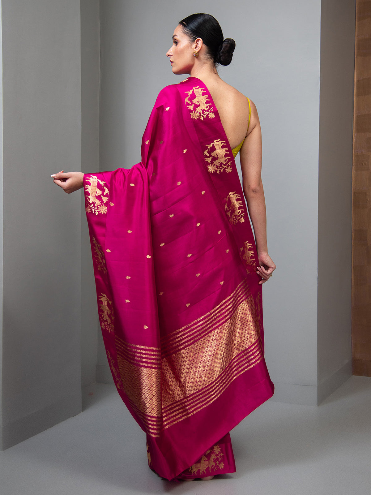Dark Magenta Booti Pure Silk Handloom Banarasi Saree