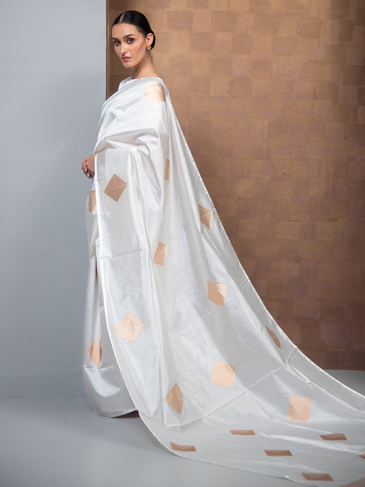 Off-White Boota Pure Silk Handloom Banarasi Saree