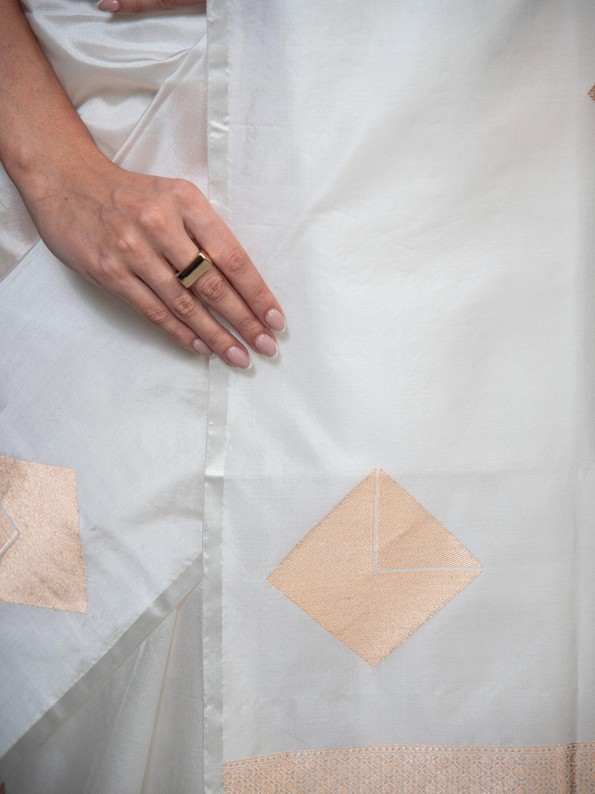 Off-White Boota Pure Silk Handloom Banarasi Saree