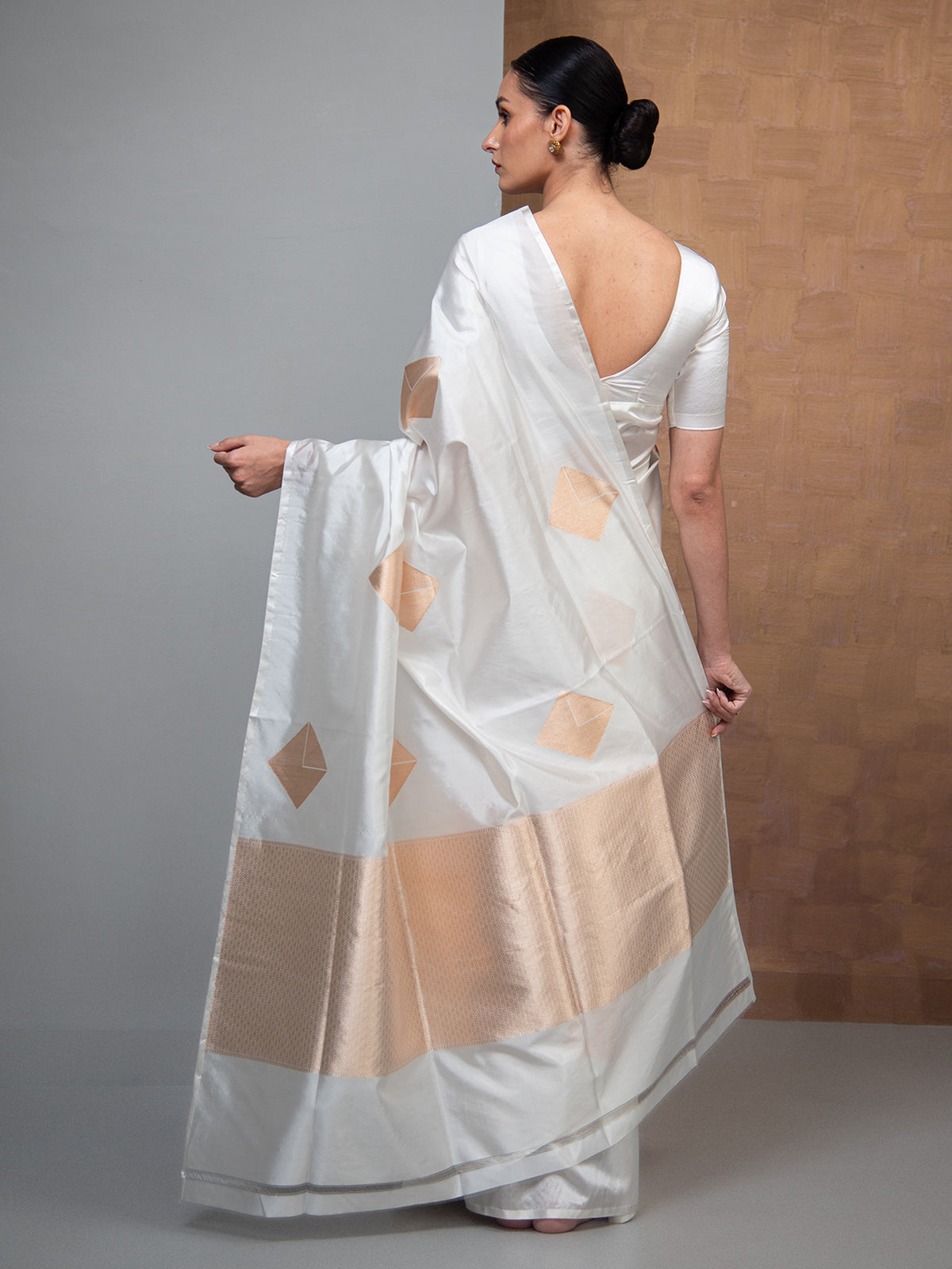 Off-White Boota Pure Silk Handloom Banarasi Saree