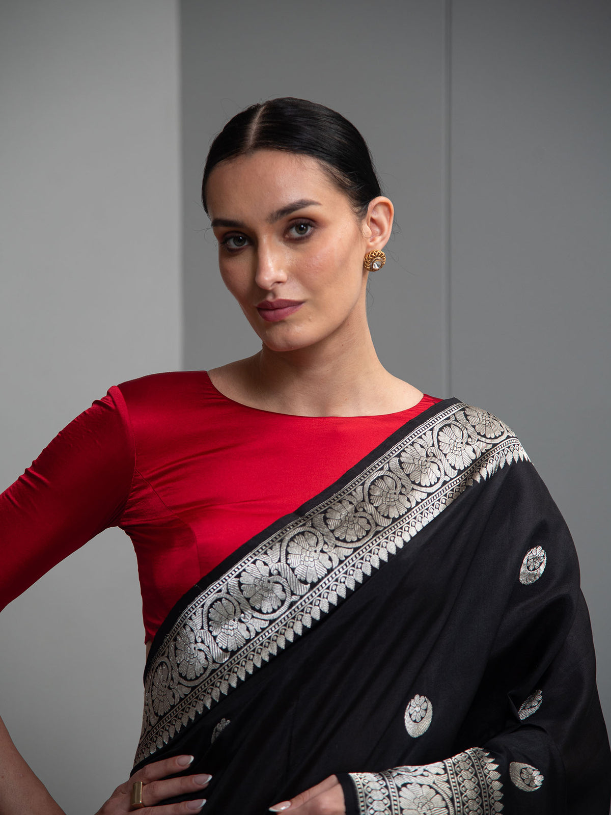 Black Booti Katan Silk Handloom Banarasi Saree