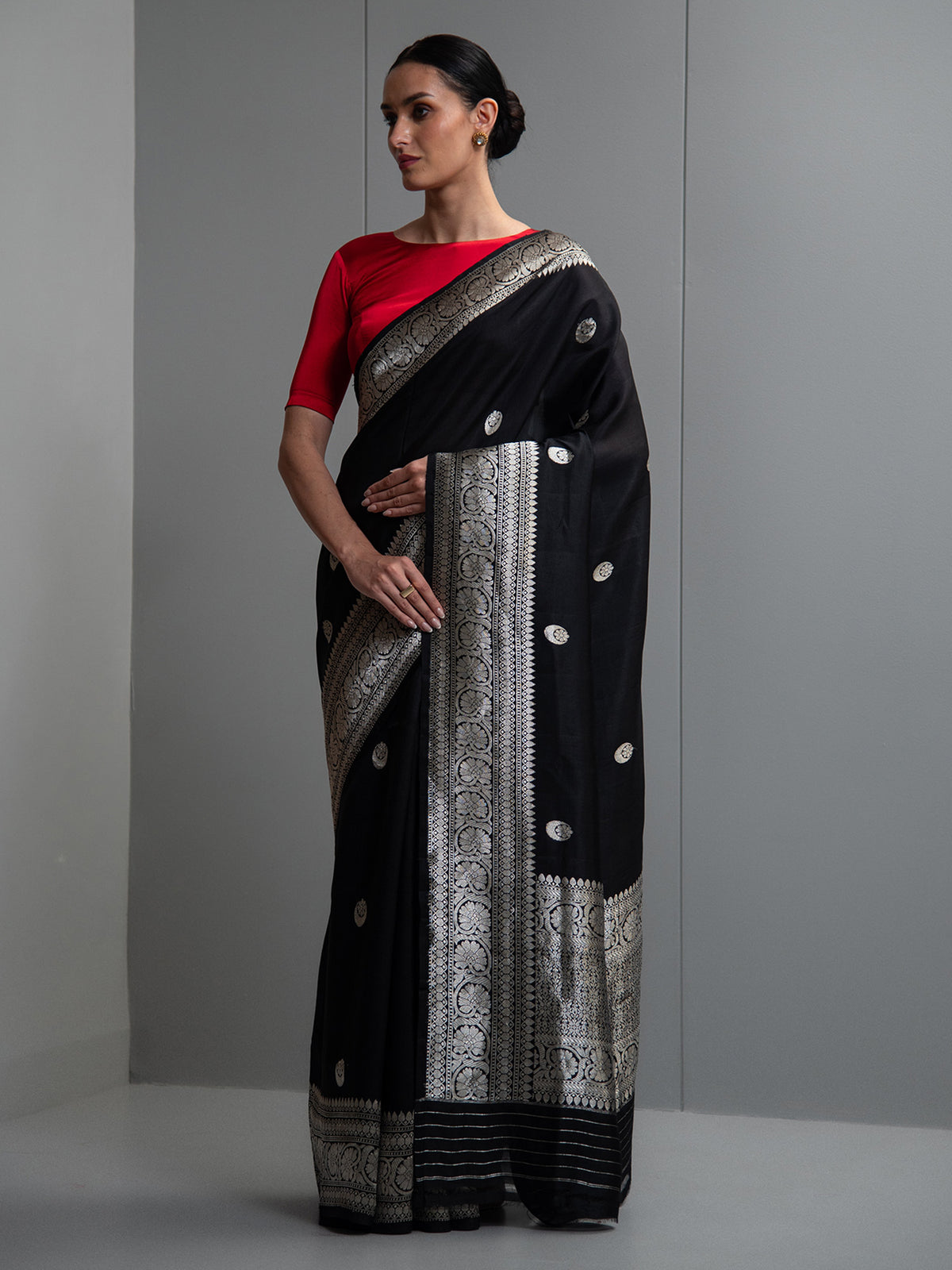 Black Booti Katan Silk Handloom Banarasi Saree