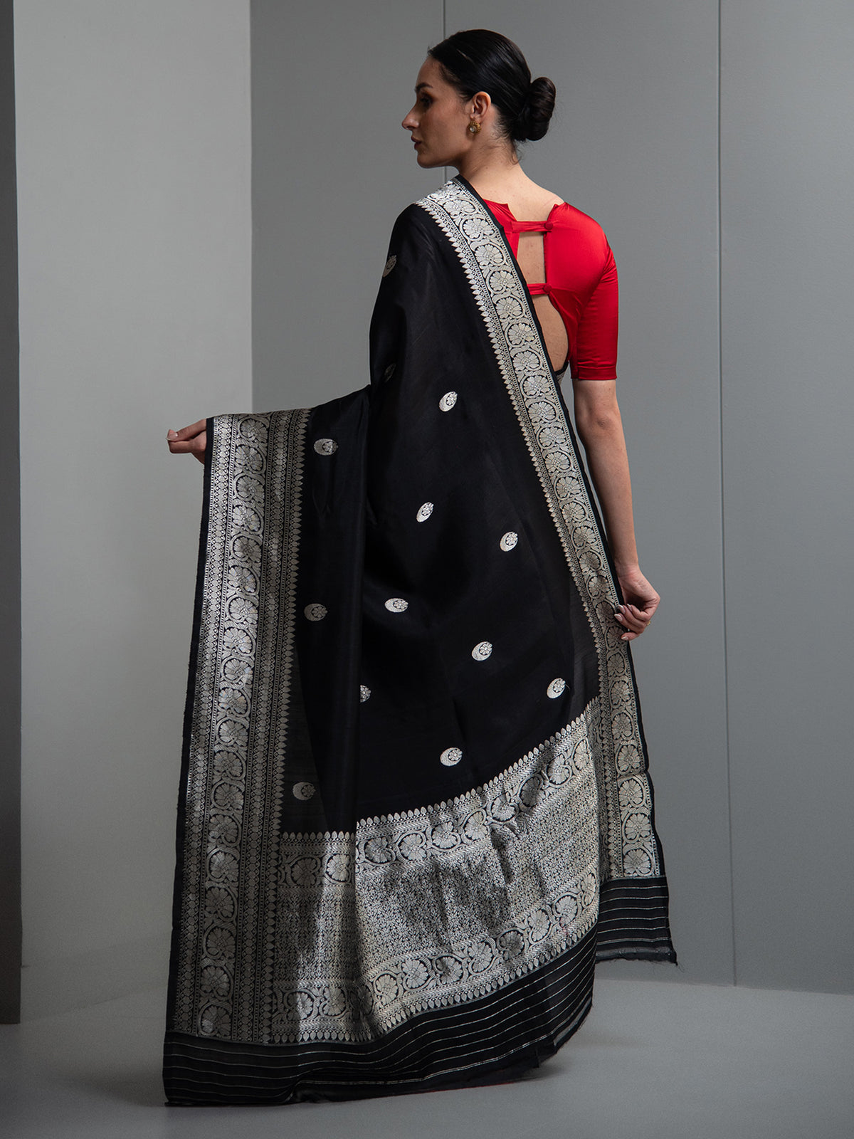 Black Booti Katan Silk Handloom Banarasi Saree