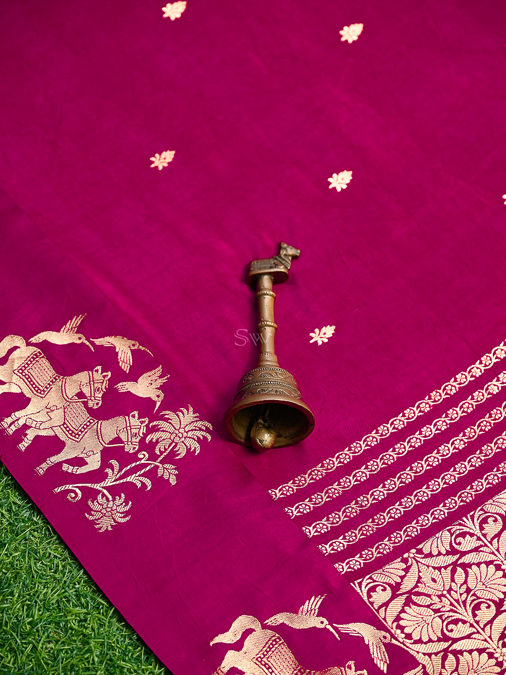 Magenta Booti Katan Silk Handloom Banarasi Saree