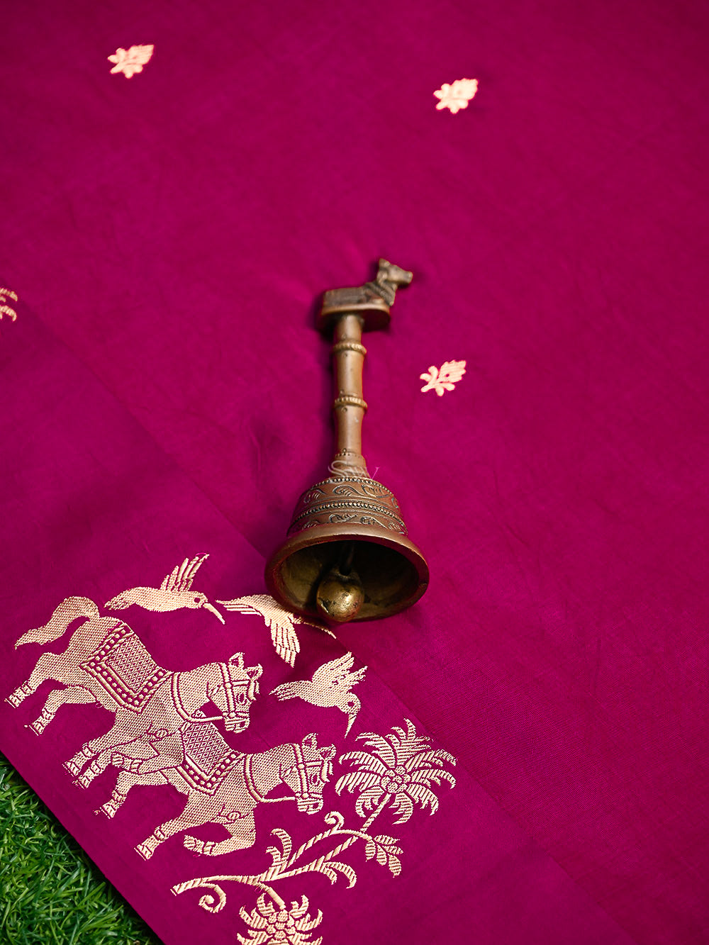 Magenta Booti Katan Silk Handloom Banarasi Saree