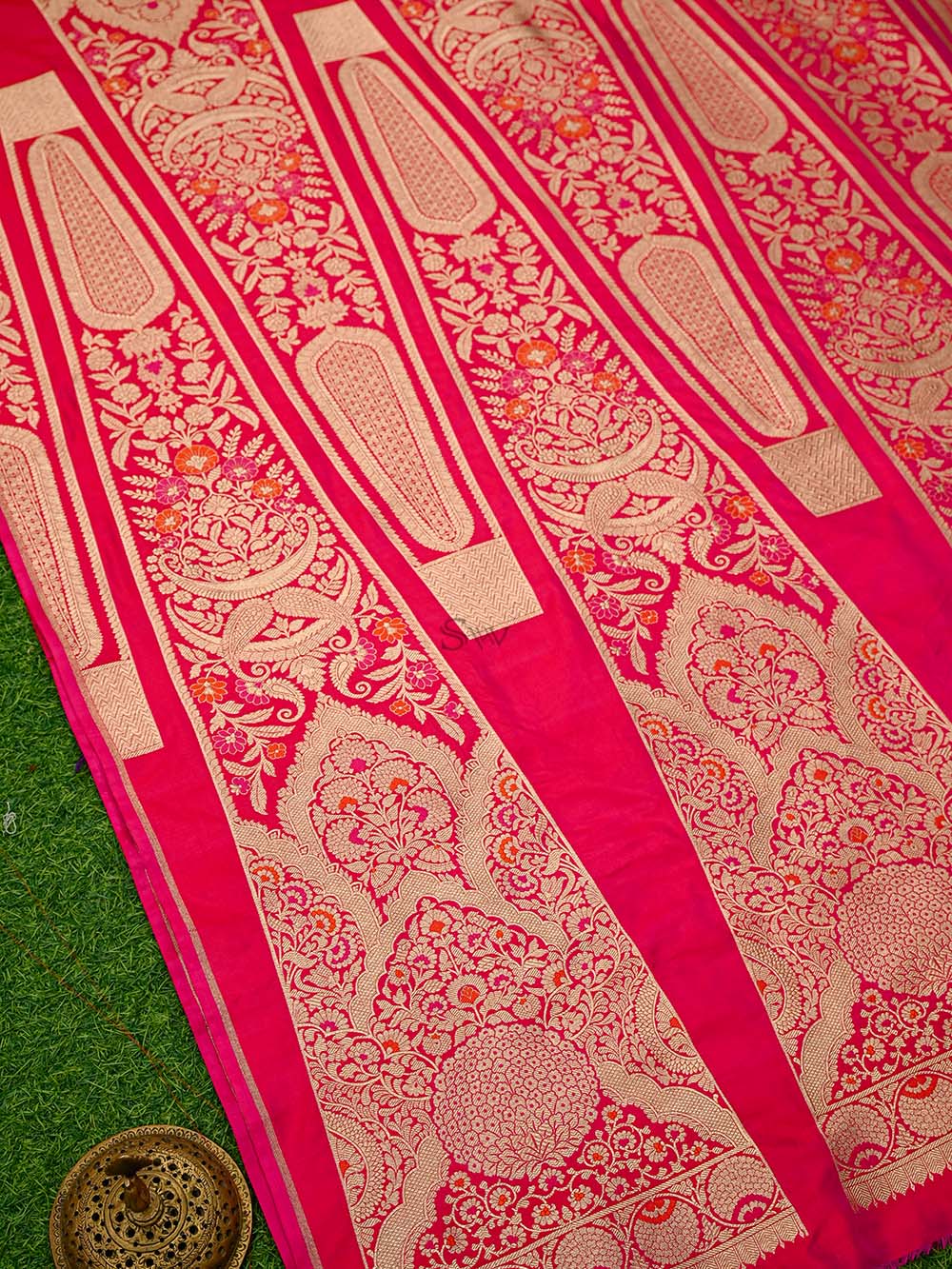 Magenta Silk Handloom Banarasi Lehenga